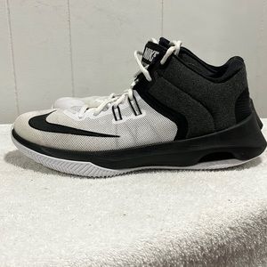 Nike Air Versitile II men's size 9